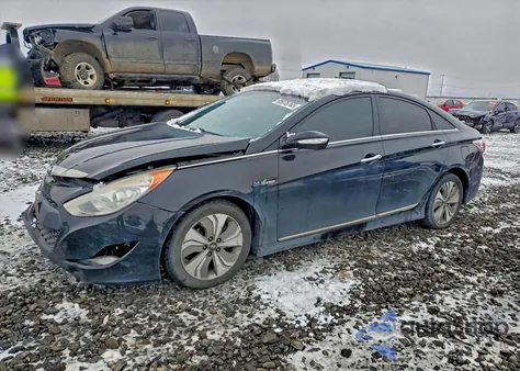 2013 Hyundai Sonata Hybrid z USA, uszkodzony, nr VIN KMHEC4A47DA050184